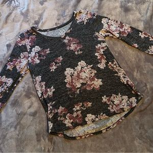 2 Maurice’s women’s size small lightweight pullover sweaters, good condition